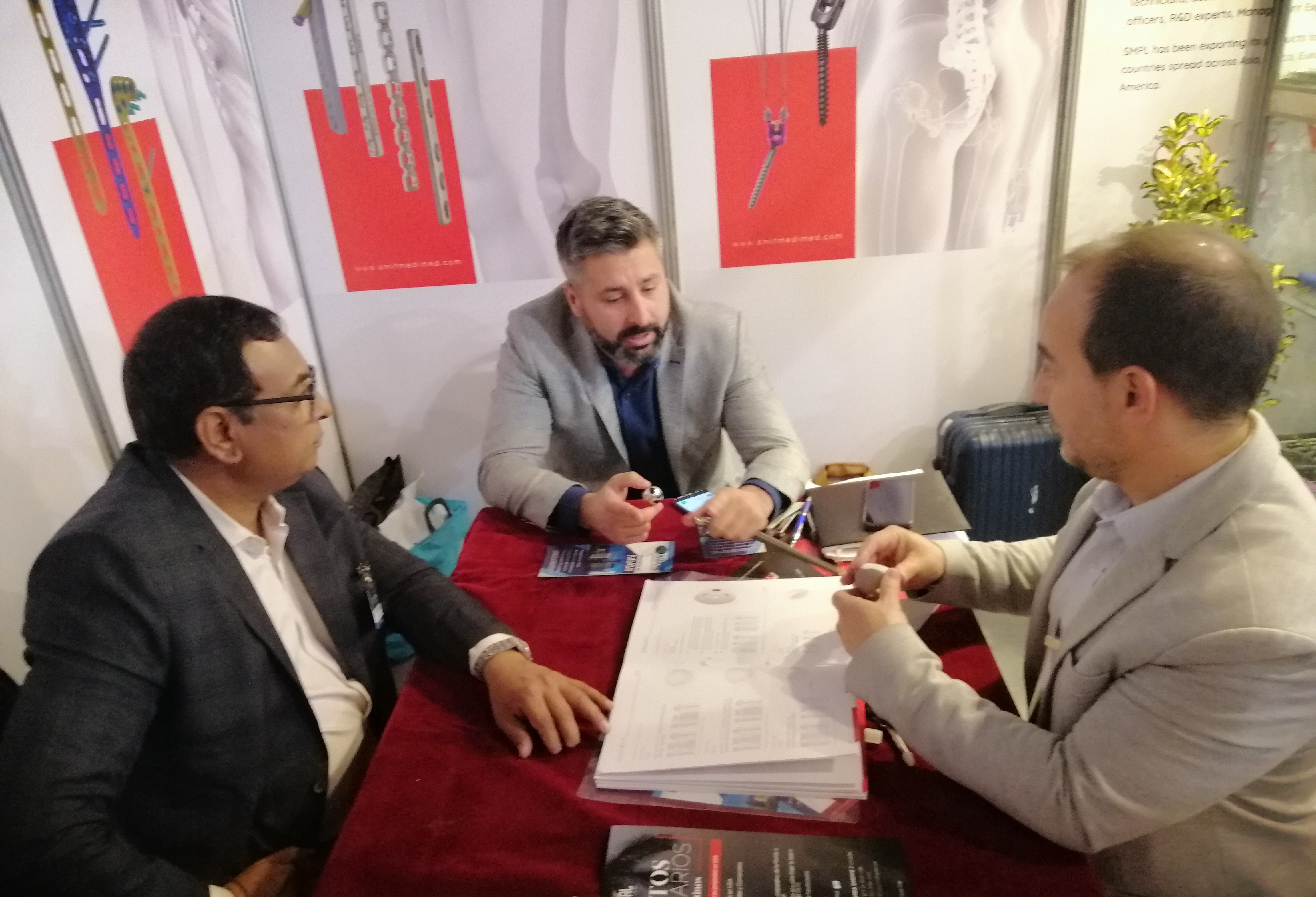 ExpoMedical_2019 conference - Visitor are showing SMPL products