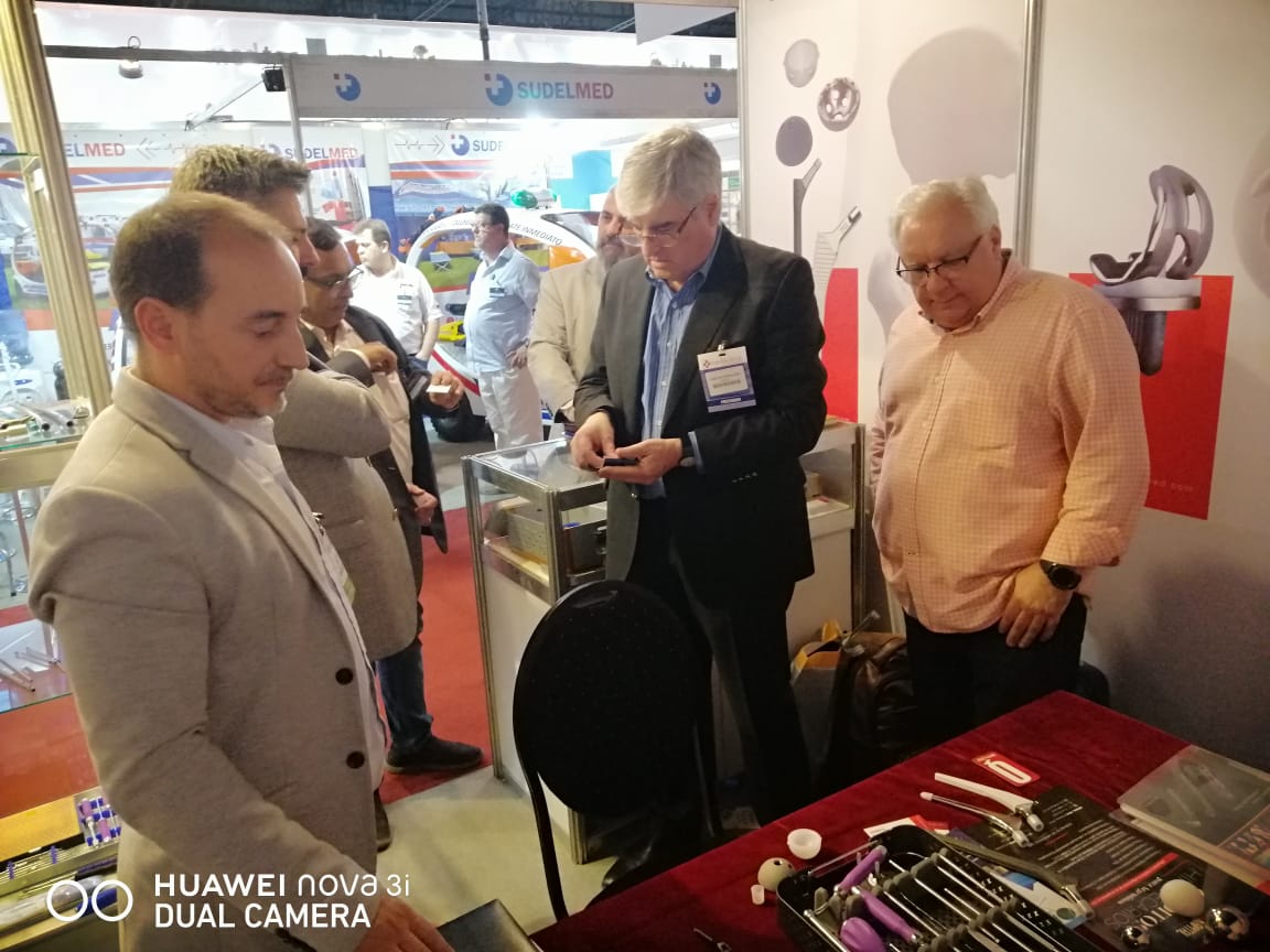 Visitors see SMPL products at Expo_medical 2019